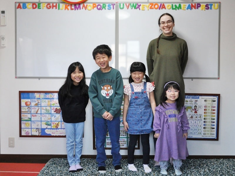 ２０１８年１２月に福岡市早良区藤崎と百道の近くにある、Otisの英会話教室の先生が大人の生徒さんの一対一のプライベートレッスンを教えている時に撮った写真