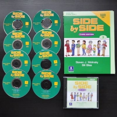 Otisの英会話教室のプライベートレッスンの生徒さん達が家での復習予習に使っている英会話教材、Side by Sideテキストブック２の付属のリスニングCD２の写真